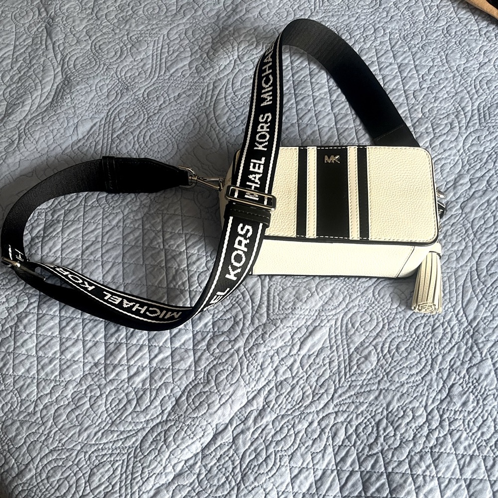 Michael Kors, small black and white purse like new